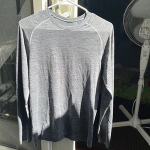 Size medium mens lululemon long sleeve jersey